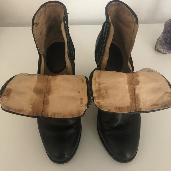 Frye Silvia Piping Bootie size 7.5 - Picture 5 of 5